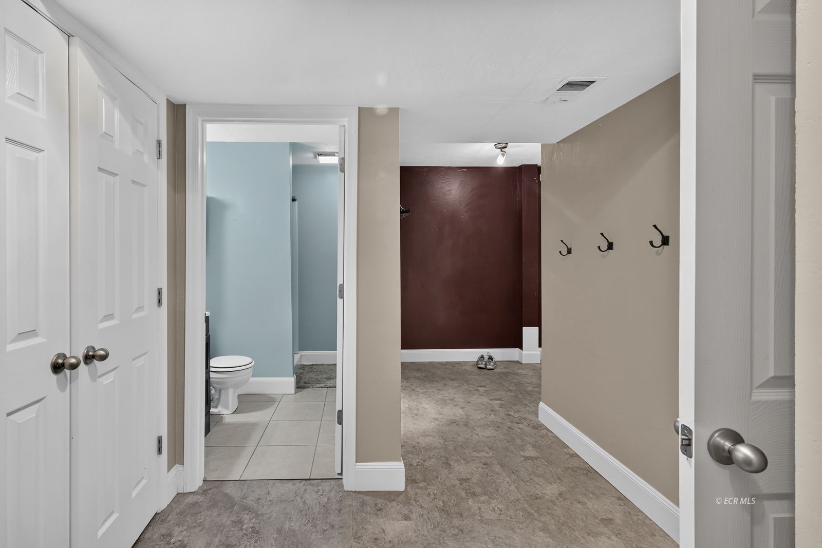 1526 Clover Hills Drive Property Photo 24