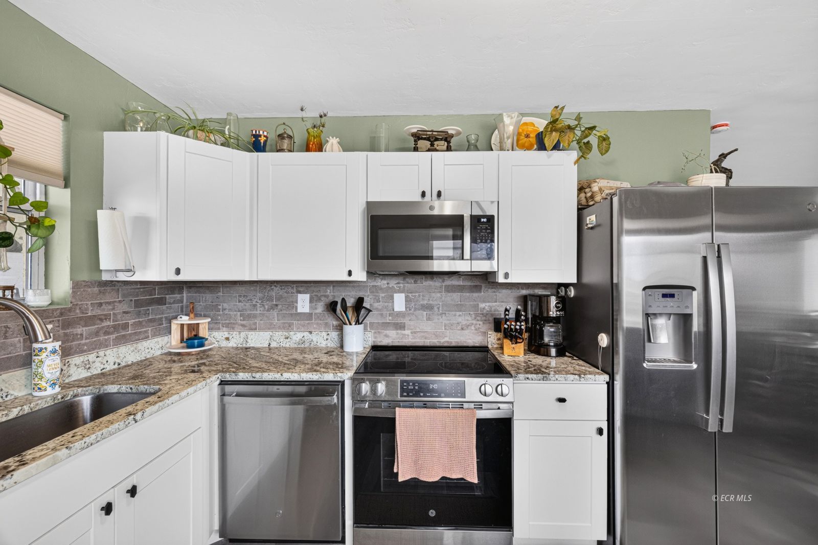 455 Lyndhurst Drive Property Photo 8