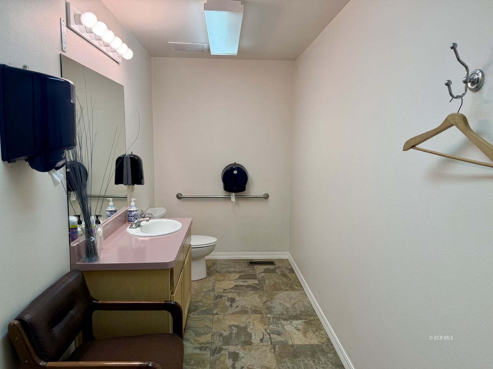 442 Court Street Property Photo 15