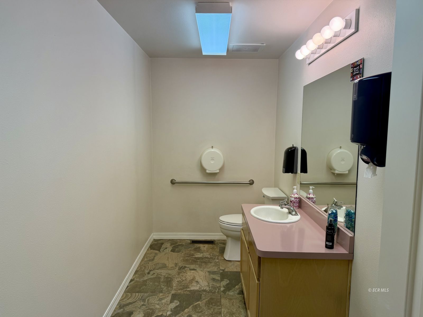442 Court Street Property Photo 16