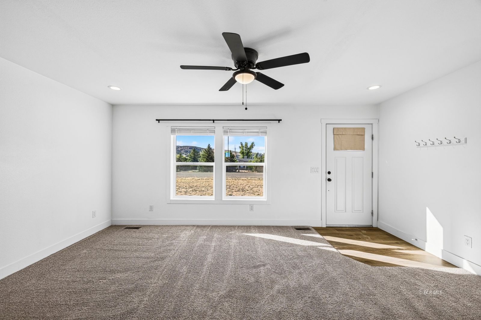 937 Spring Valley Parkway Property Photo 3