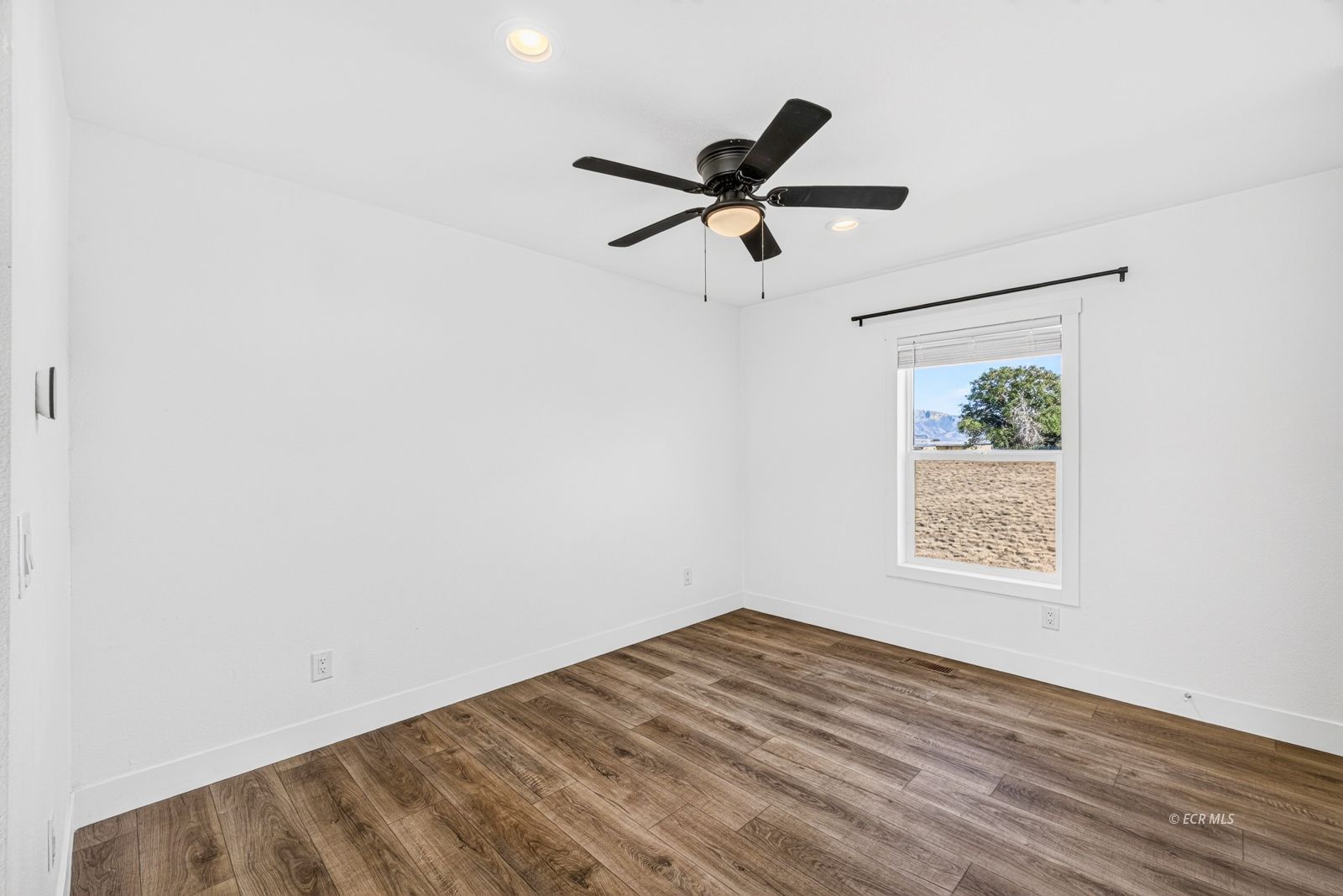 937 Spring Valley Parkway Property Photo 7