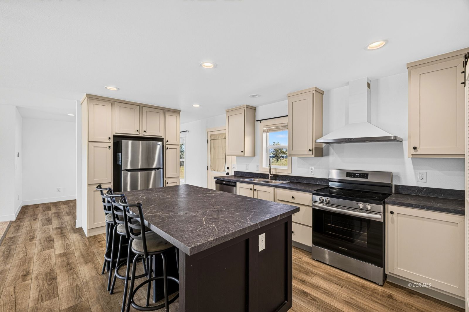 937 Spring Valley Parkway Property Photo 12