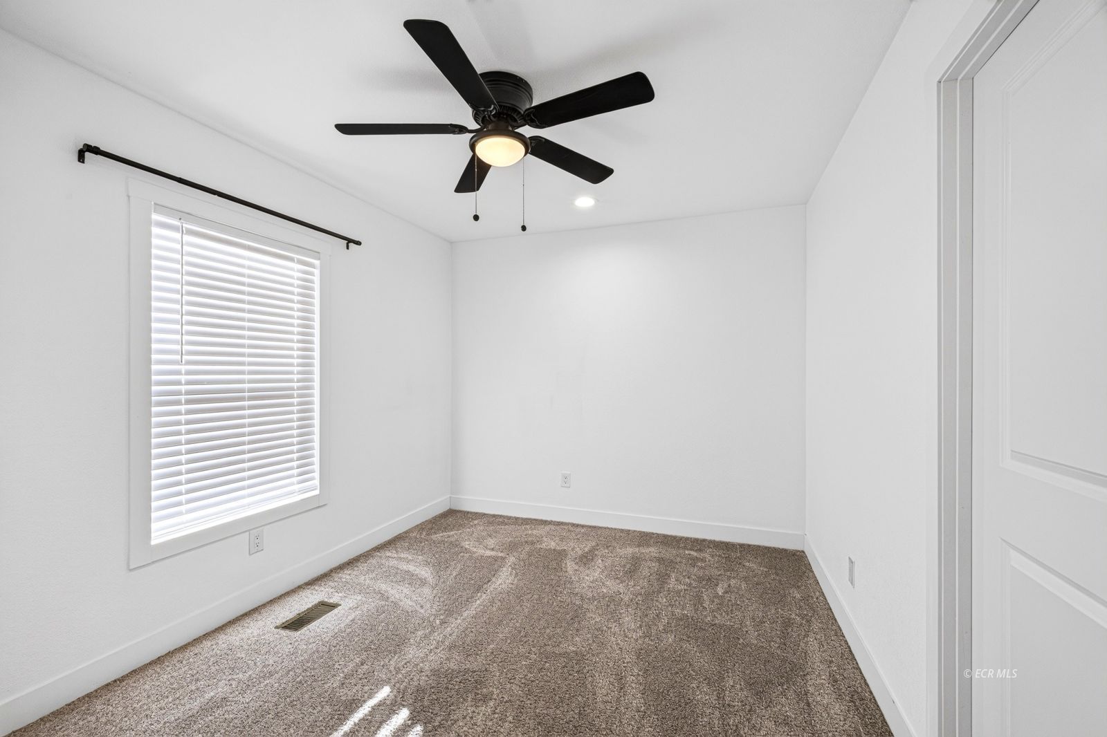 937 Spring Valley Parkway Property Photo 23