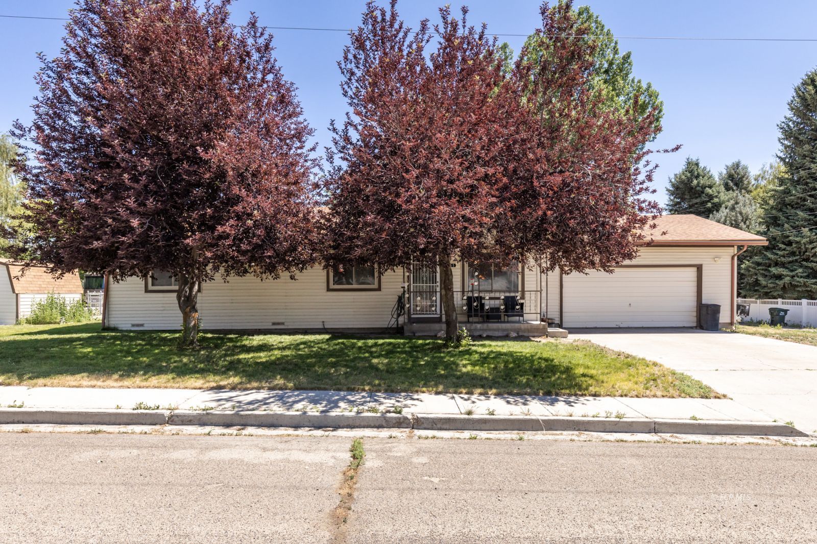 441 4th Street Property Photo 1