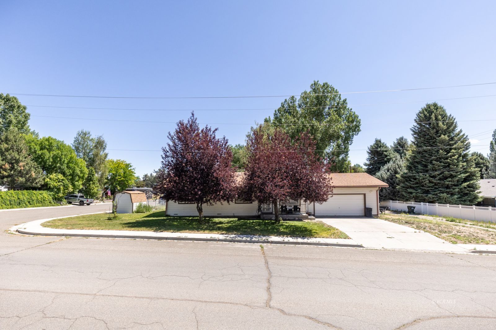 441 4th Street Property Photo 2
