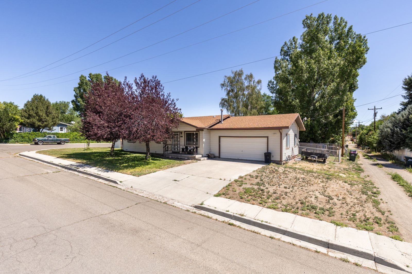 441 4th Street Property Photo 3