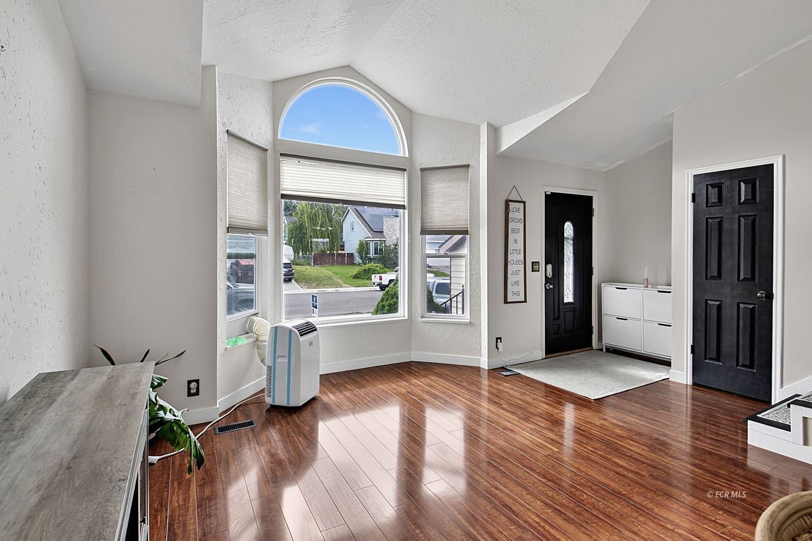 2312 Sierra Drive Property Photo 4