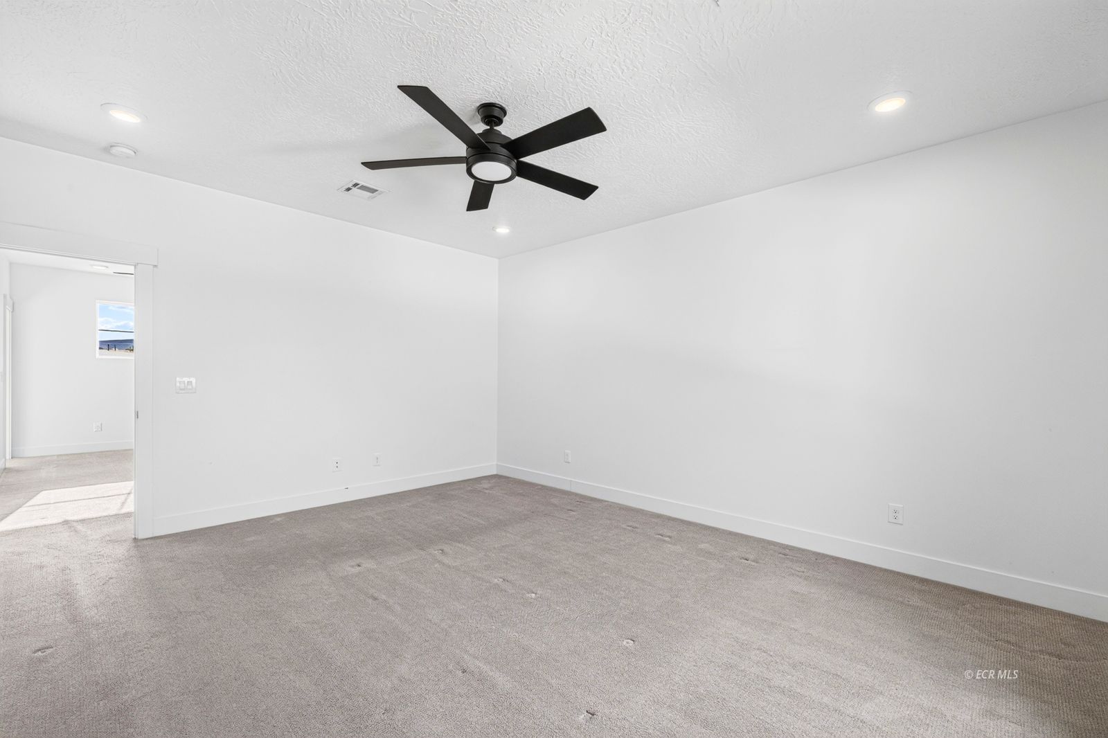 3129 Newcastle Circle Property Photo 19