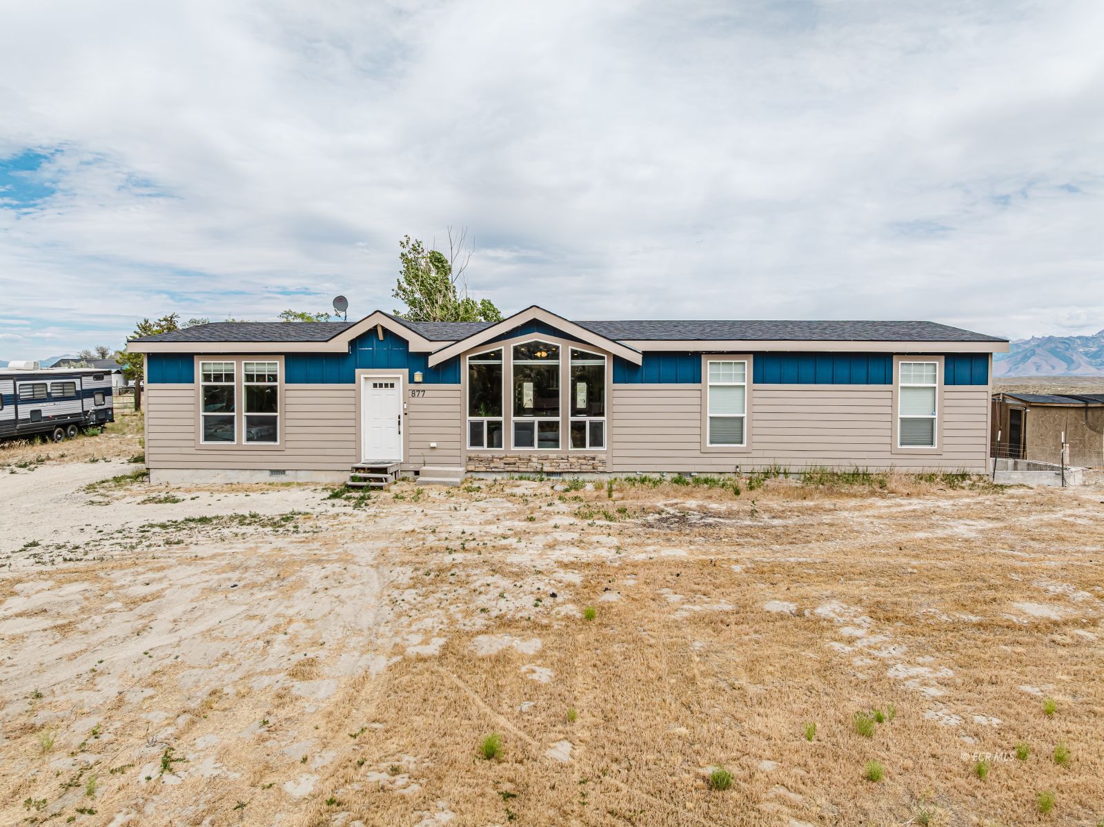 877 Spring Valley Parkway Property Photo 3
