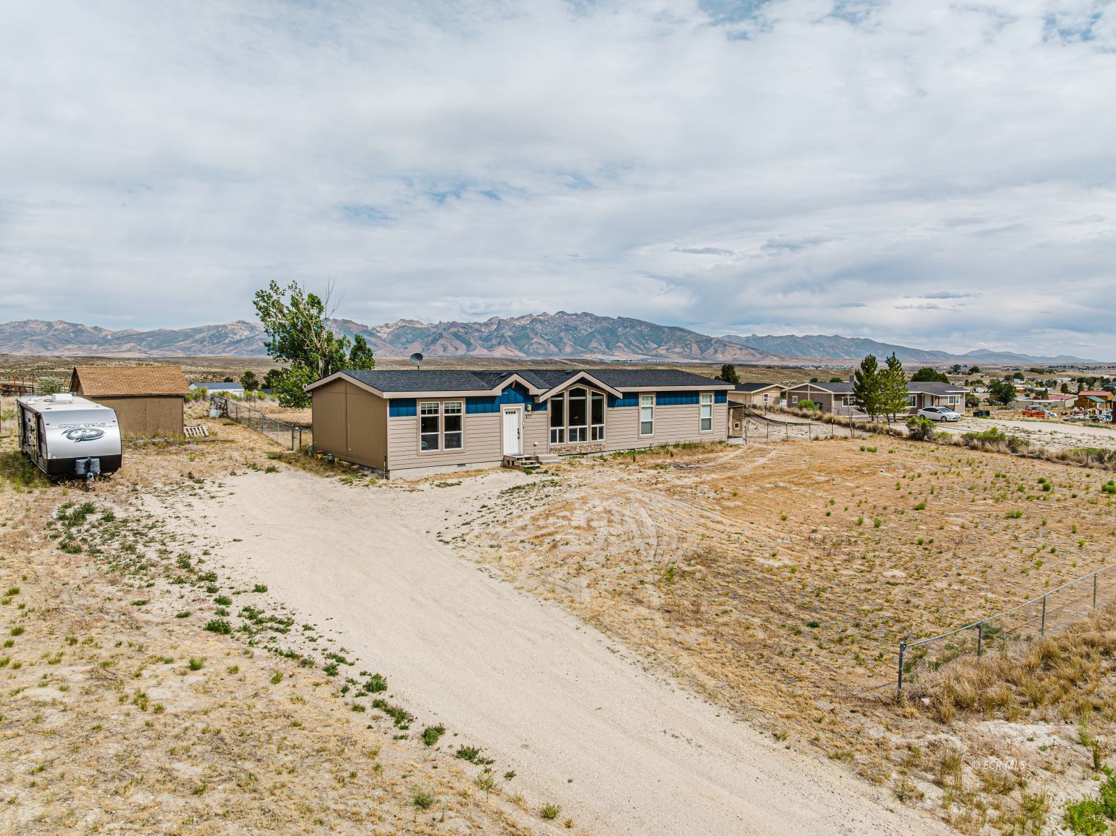 877 Spring Valley Parkway Property Photo 4