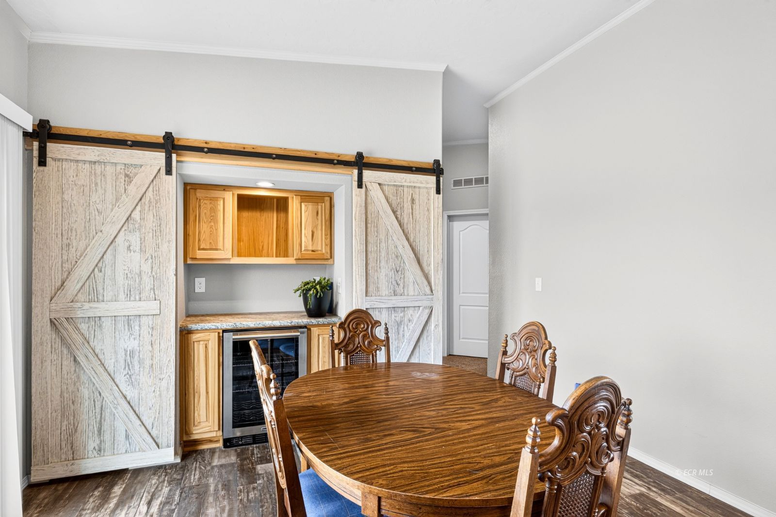 877 Spring Valley Parkway Property Photo 13