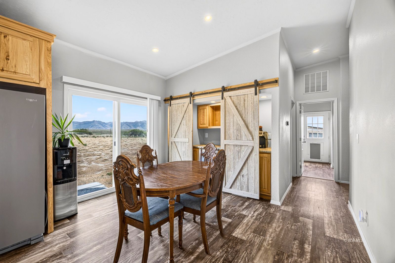 877 Spring Valley Parkway Property Photo 15