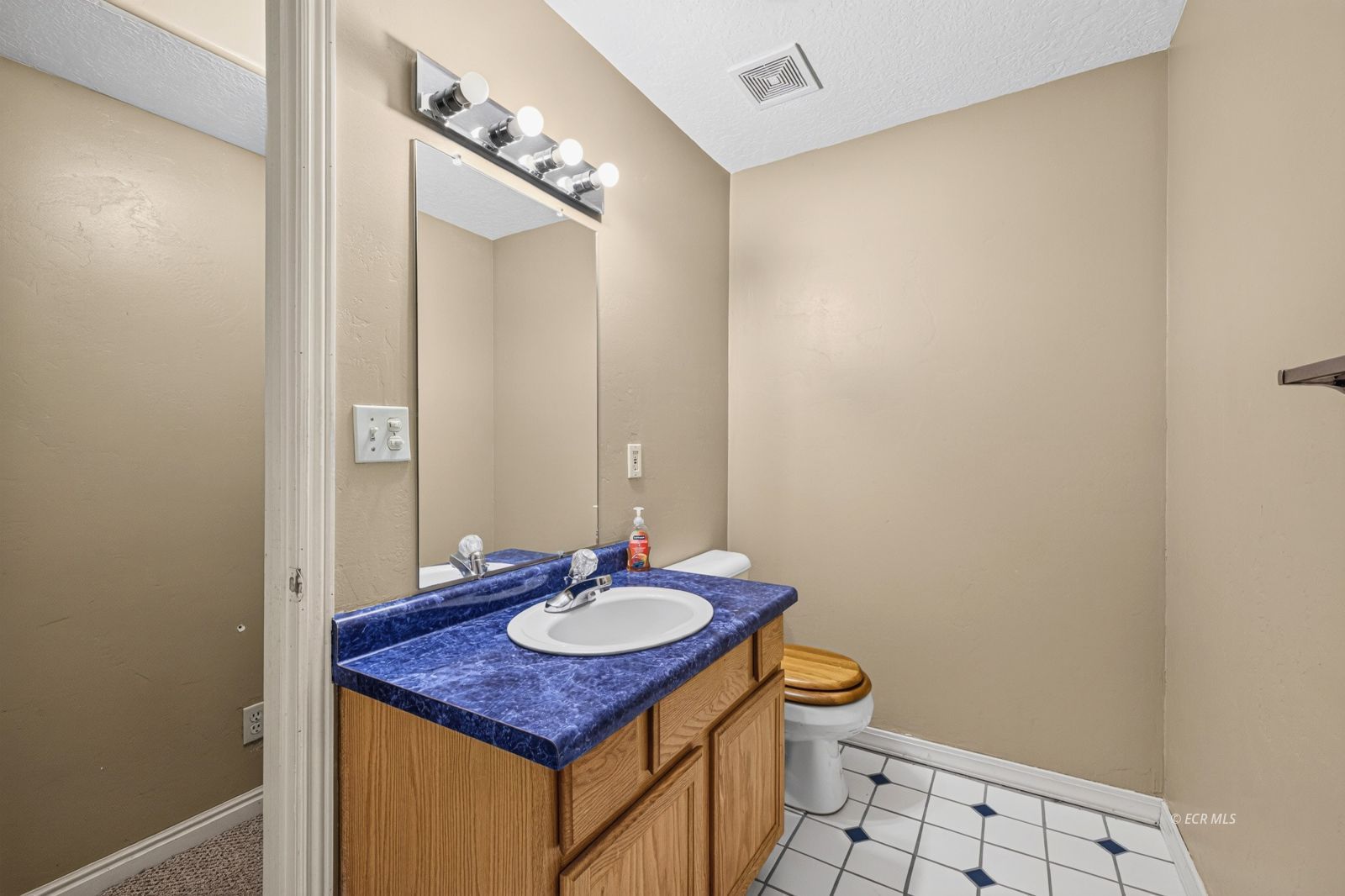 811 Hilltop Drive Property Photo 13