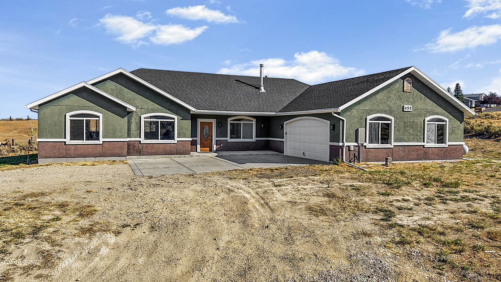 455 Blue Jay Drive Property Photo 2