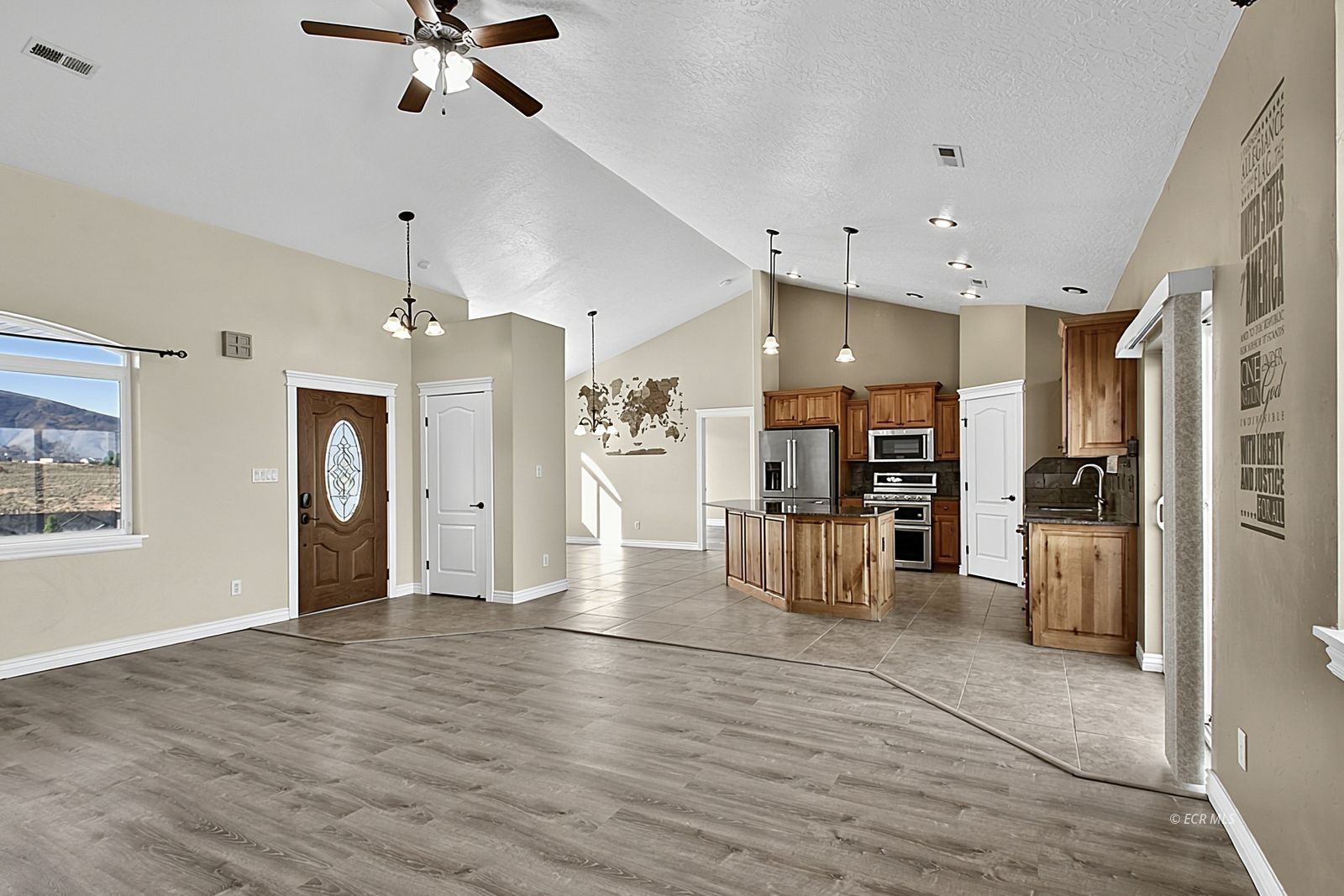 455 Blue Jay Drive Property Photo 3