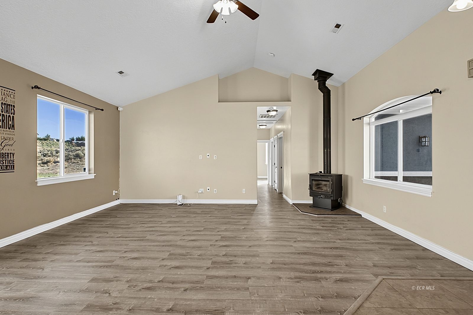 455 Blue Jay Drive Property Photo 4