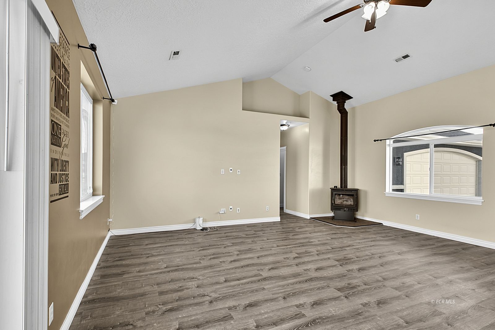 455 Blue Jay Drive Property Photo 5