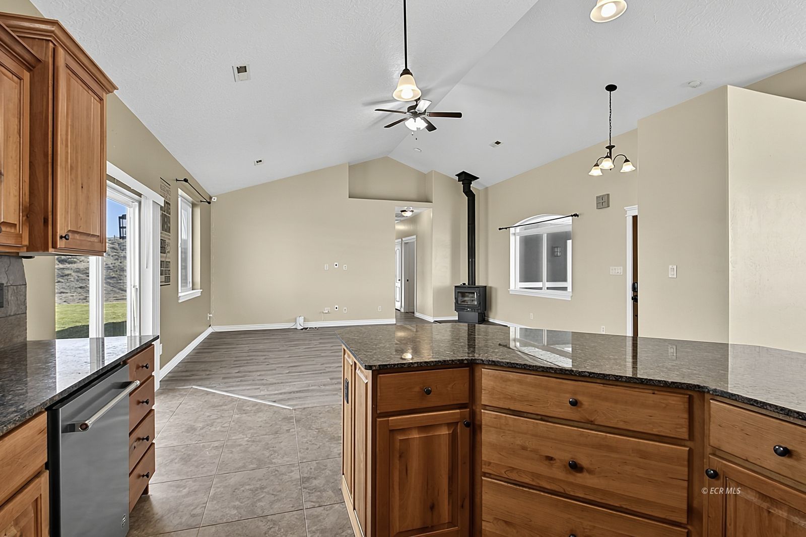 455 Blue Jay Drive Property Photo 7