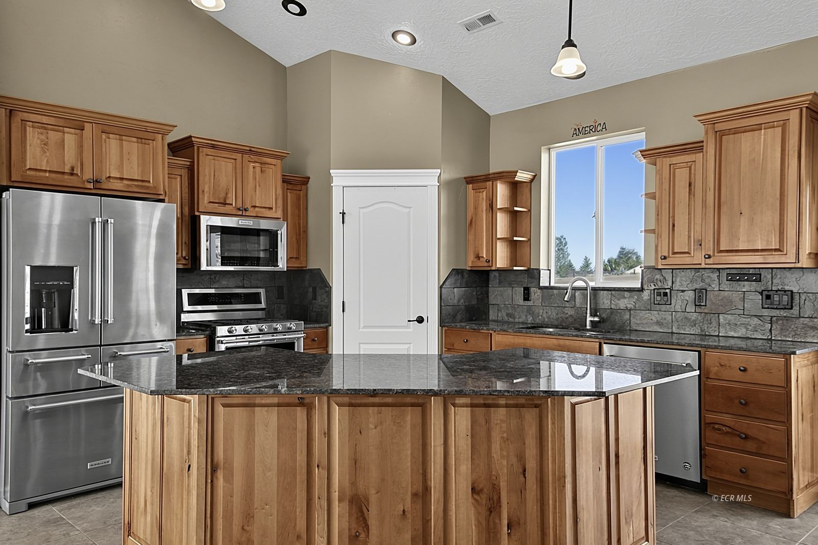 455 Blue Jay Drive Property Photo 10