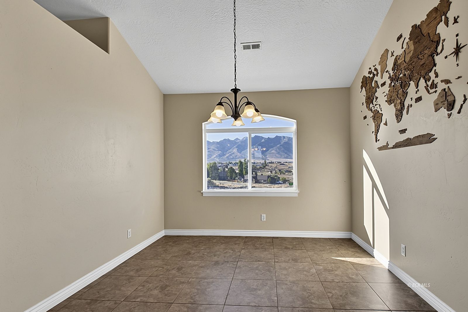 455 Blue Jay Drive Property Photo 11
