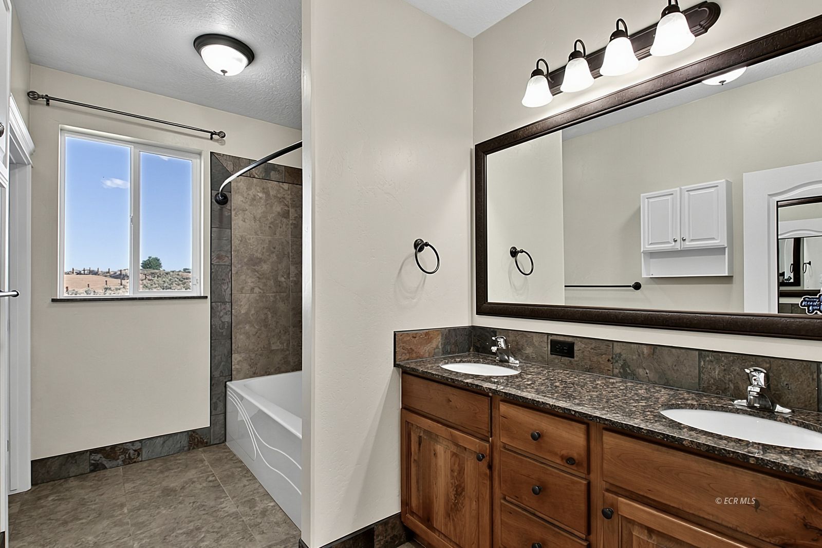 455 Blue Jay Drive Property Photo 16
