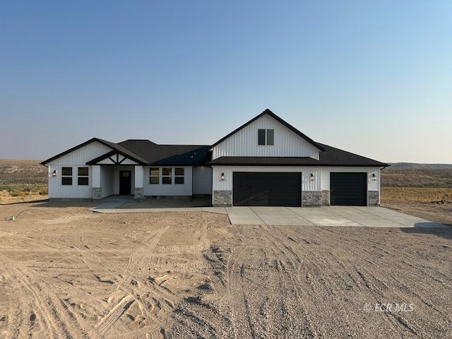 955 Wolf Creek Circle Property Photo 3