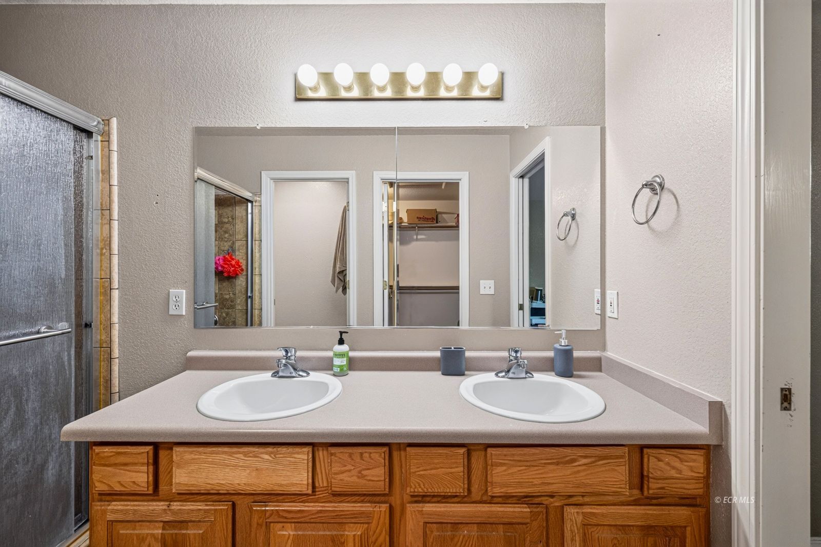 811 White Oak Drive Property Photo 21