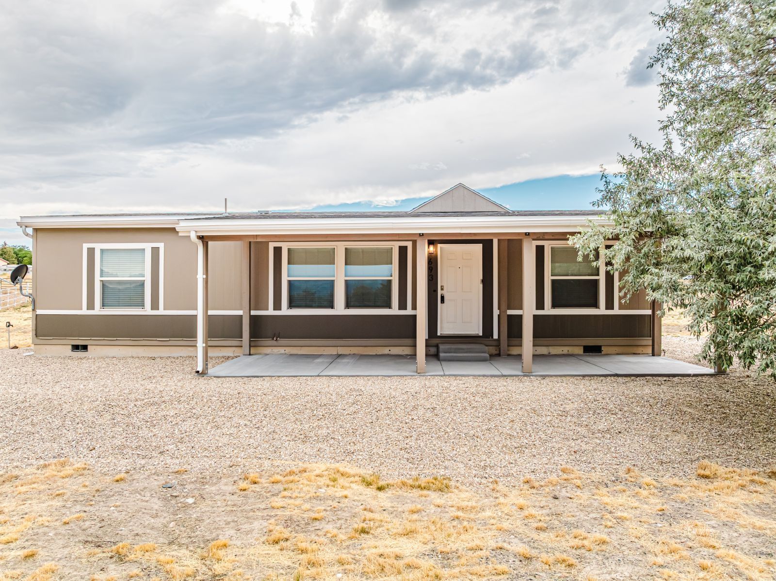 693 Hayland Drive Property Photo 1