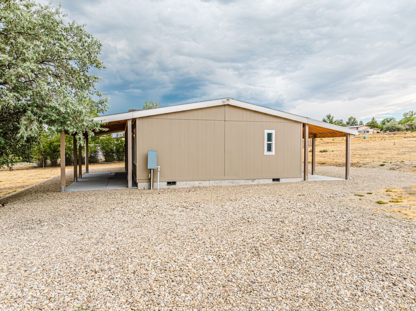 693 Hayland Drive Property Photo 4