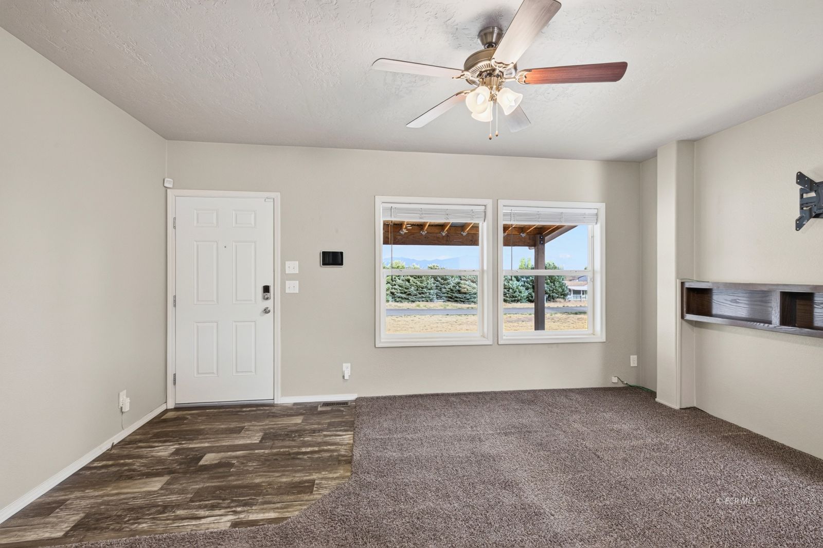 693 Hayland Drive Property Photo 5