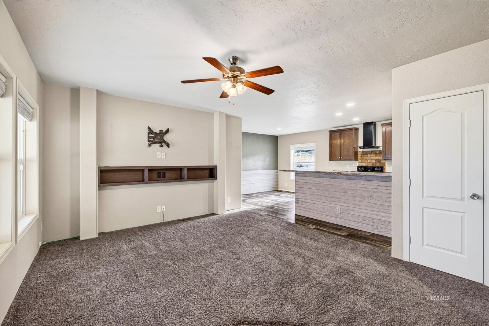 693 Hayland Drive Property Photo 8