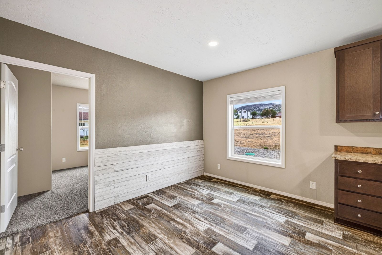 693 Hayland Drive Property Photo 9