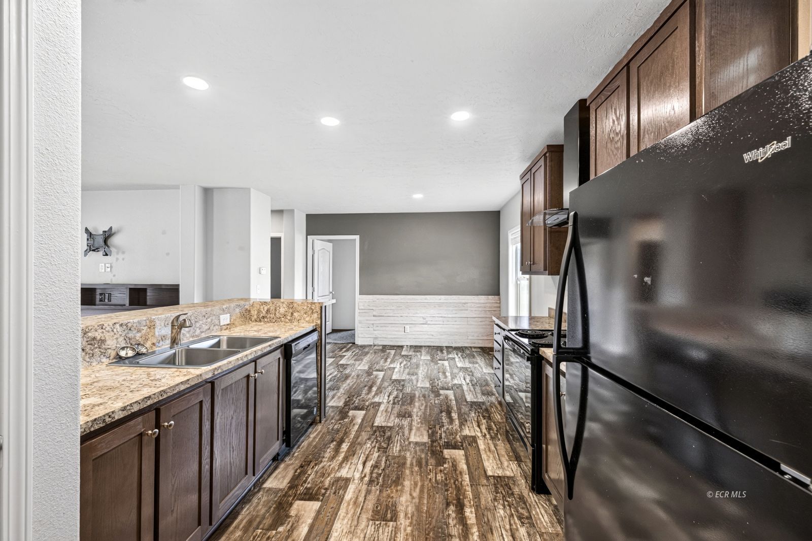 693 Hayland Drive Property Photo 15