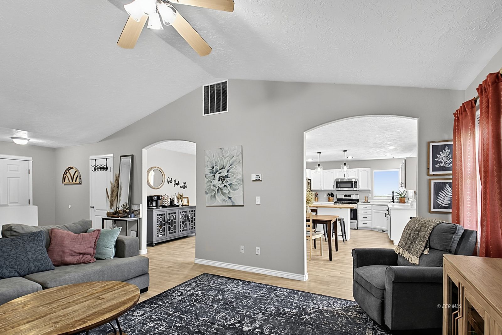310 Oakridge Drive Property Photo 9