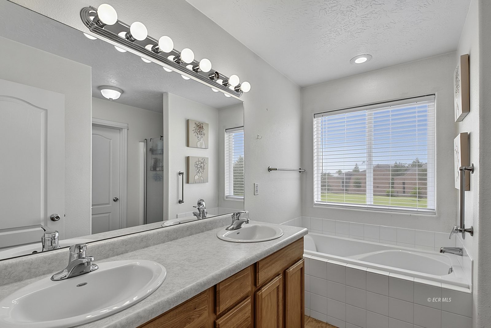 310 Oakridge Drive Property Photo 22