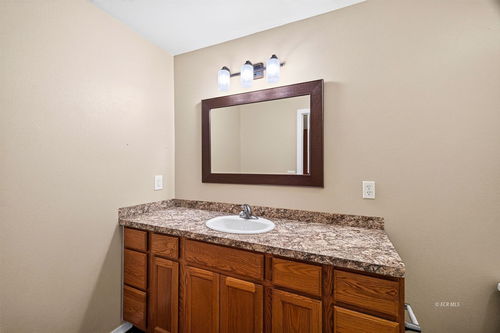 876 White Oak Drive Property Photo 22