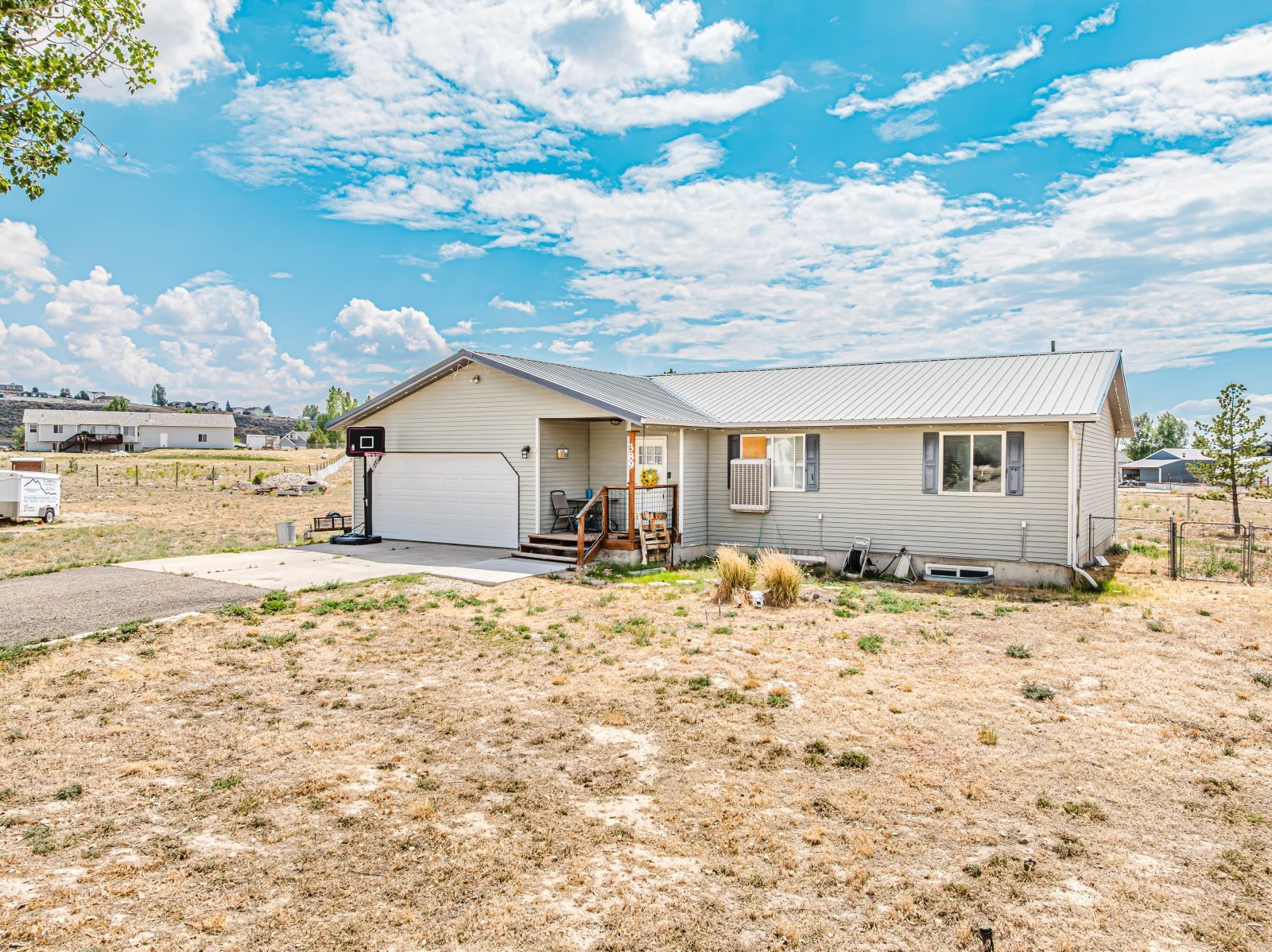 389 Lakeport Bay Property Photo 4