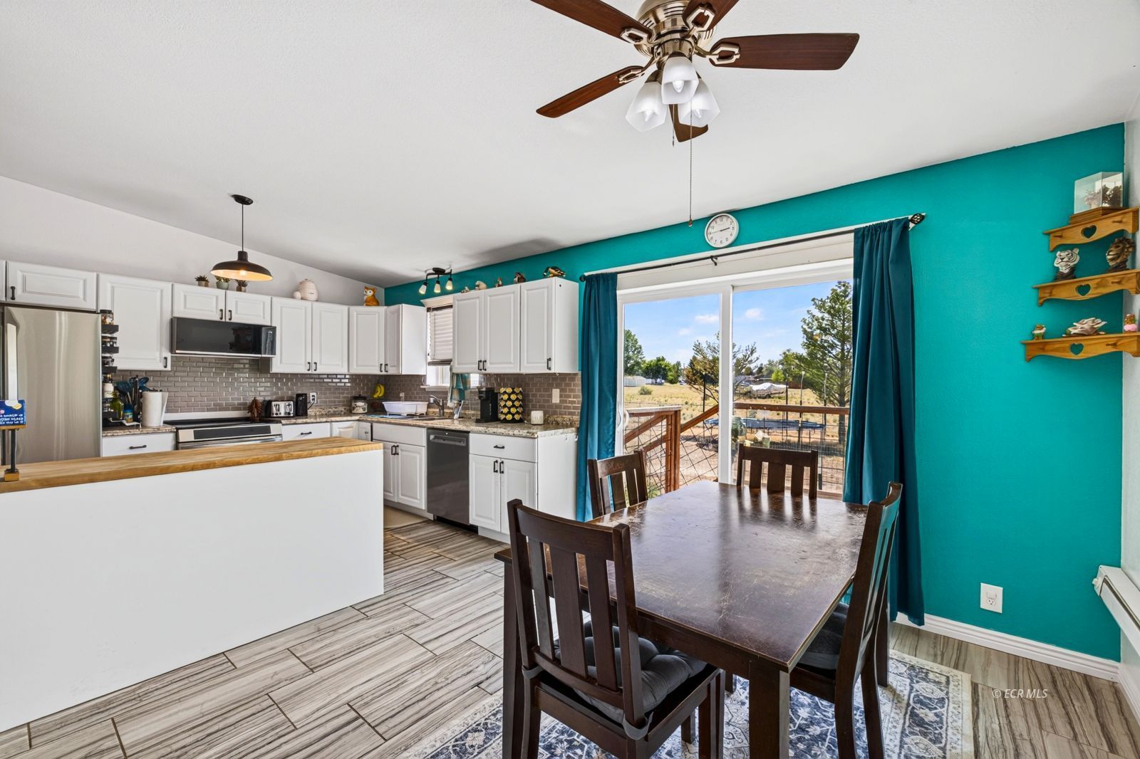 389 Lakeport Bay Property Photo 10