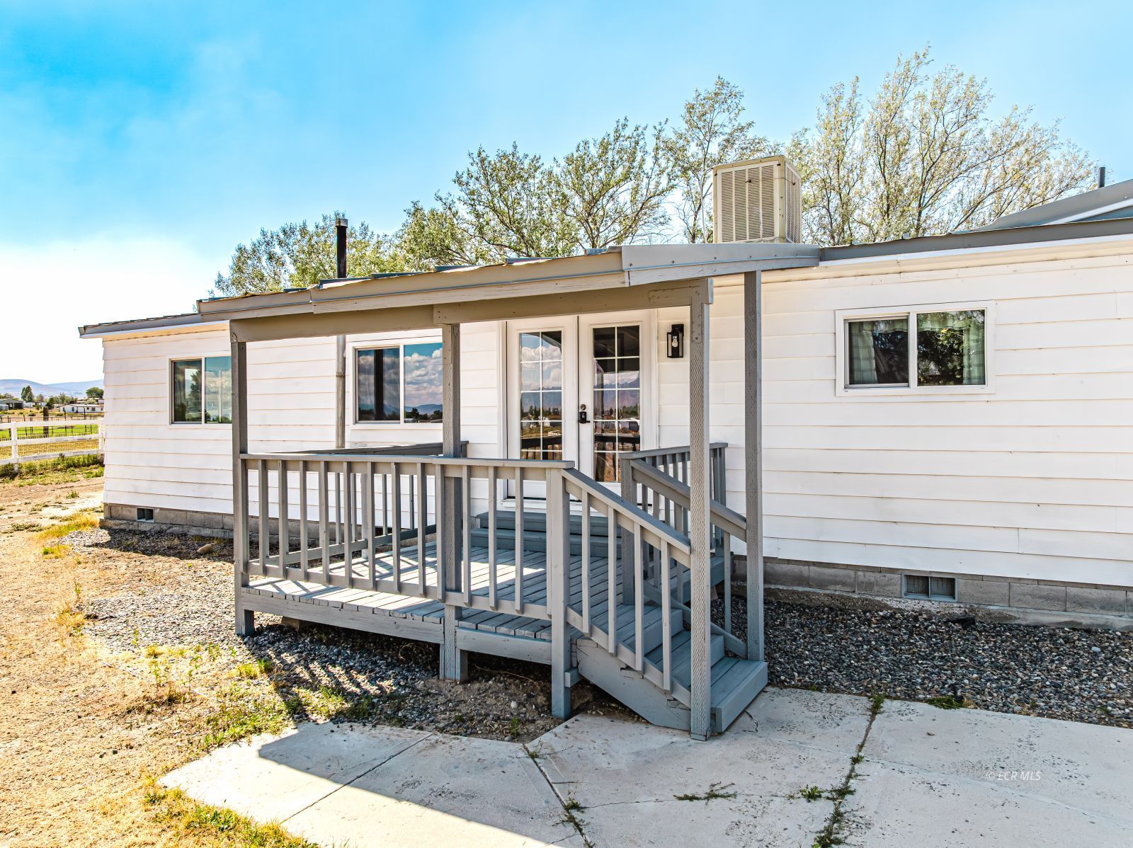 461 Tiffany Drive Property Photo 4