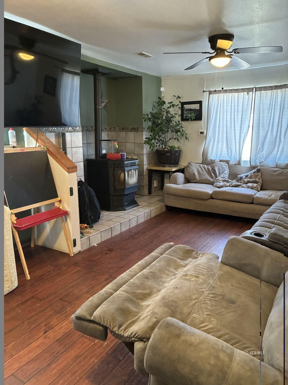 823 Oak Creek Lane Property Photo 4