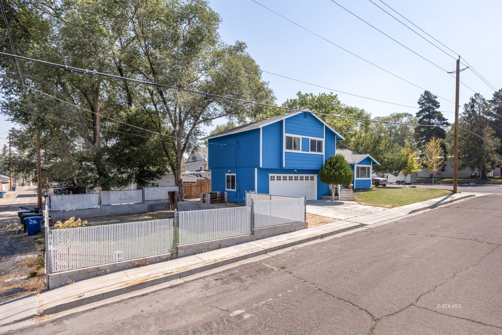 930 3rd Street Property Photo 2