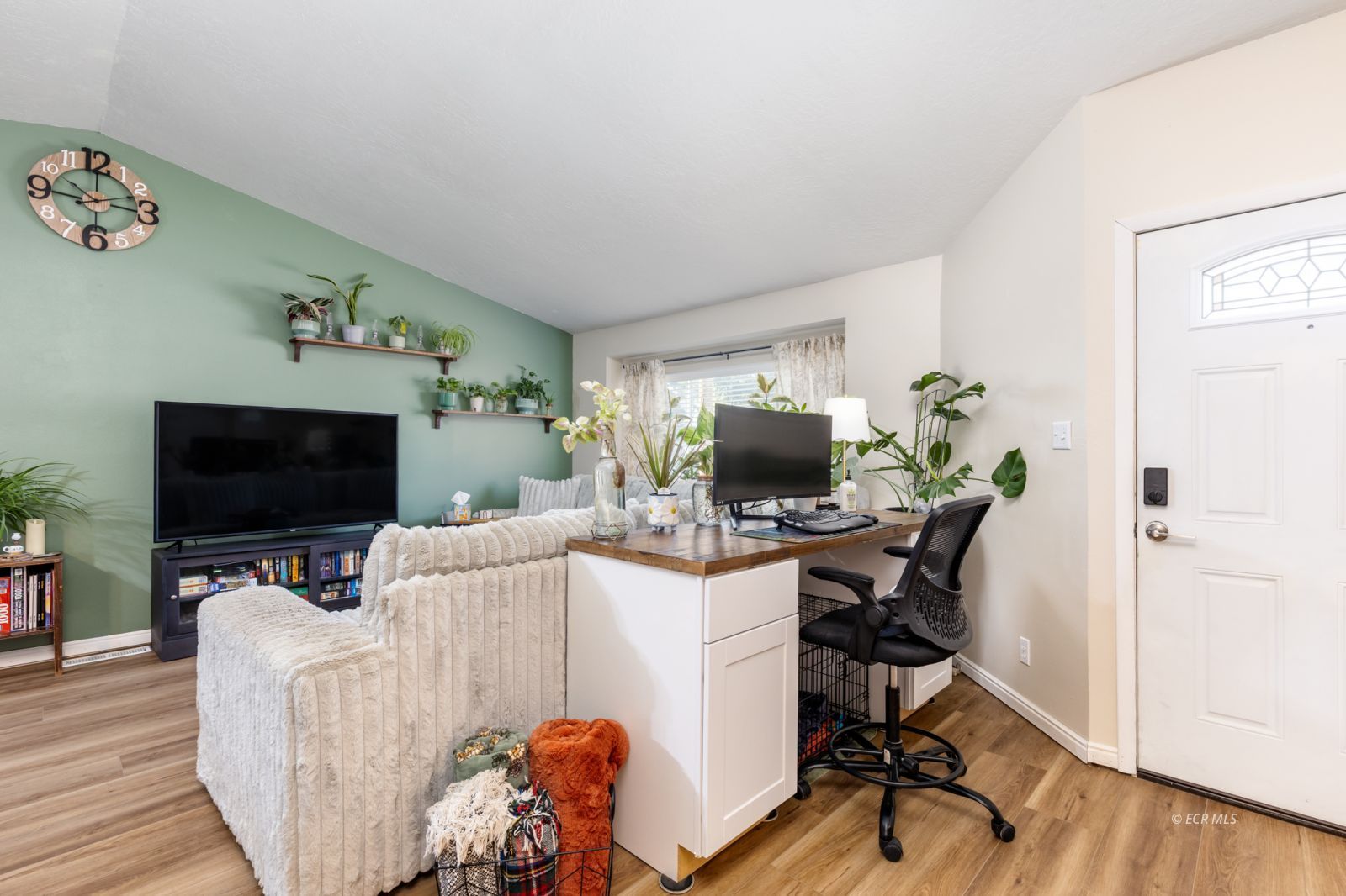 930 3rd Street Property Photo 6