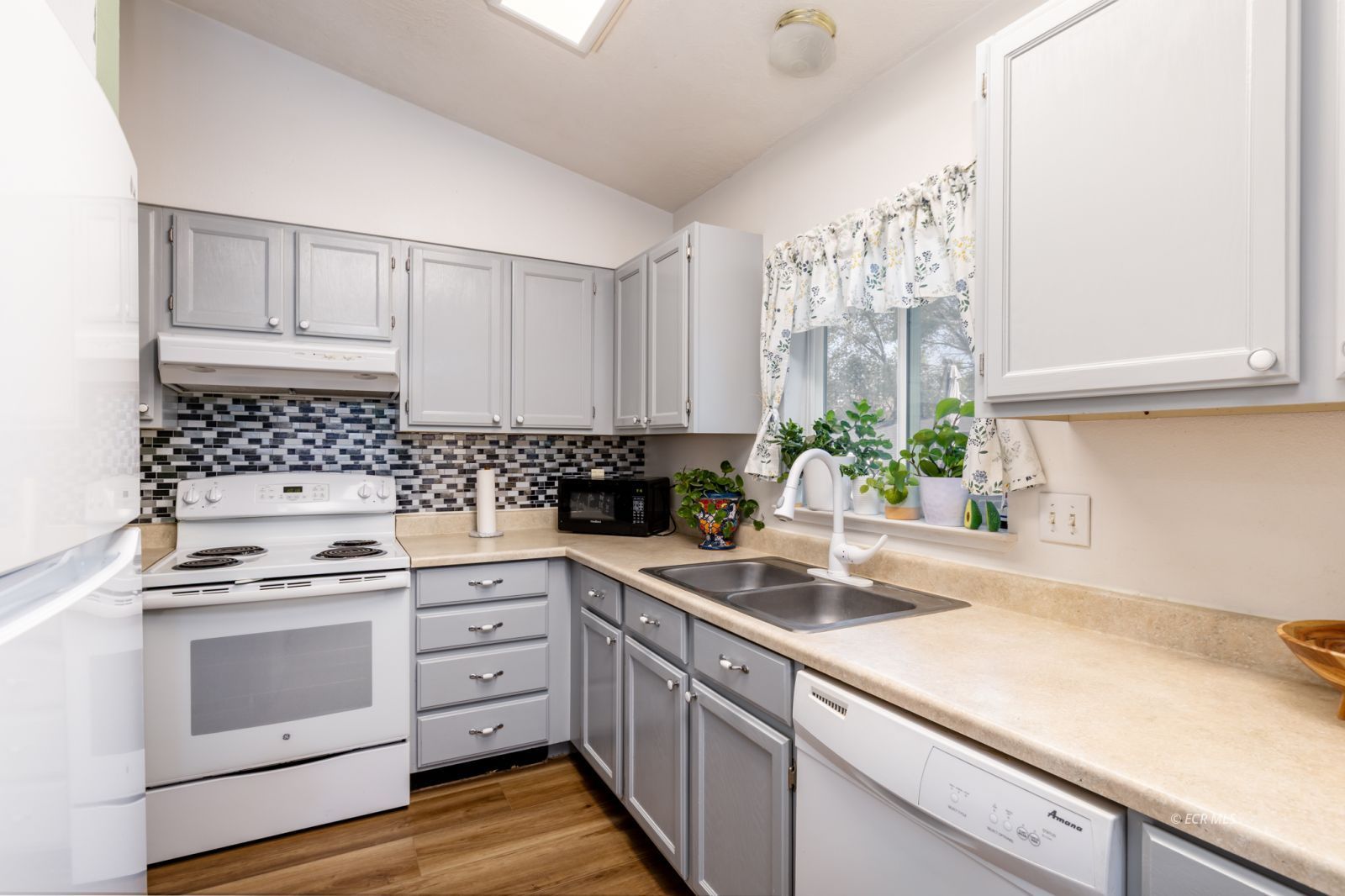 930 3rd Street Property Photo 13