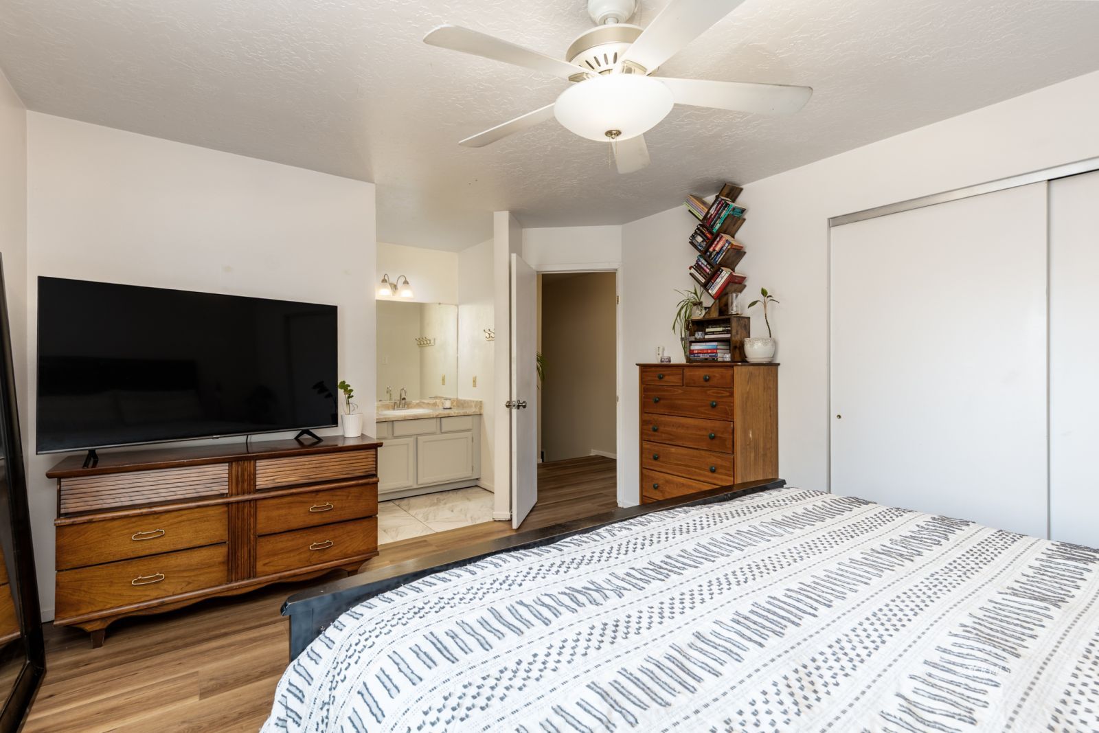 930 3rd Street Property Photo 16
