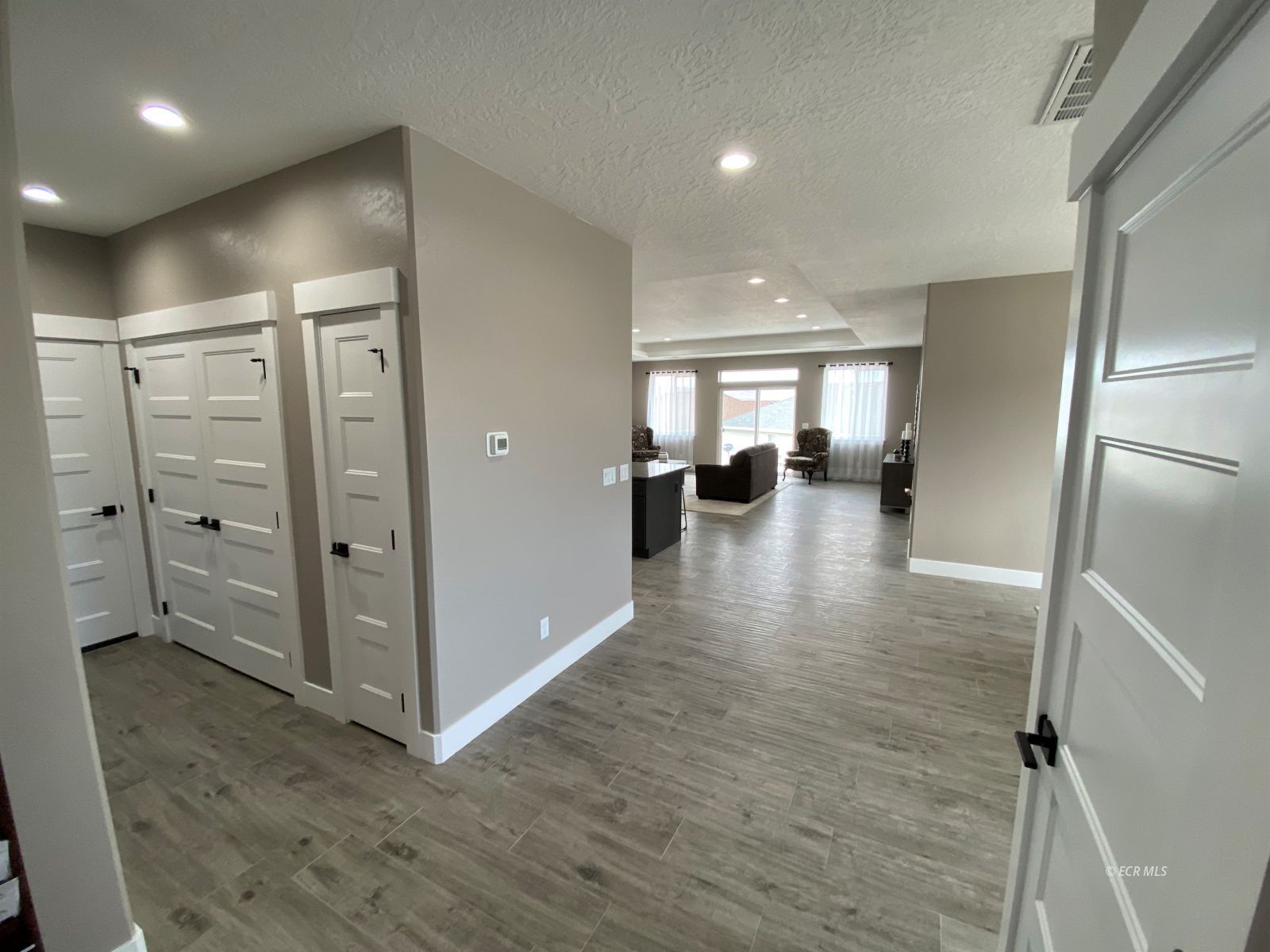 1933 Pheasant Drive Property Photo 4