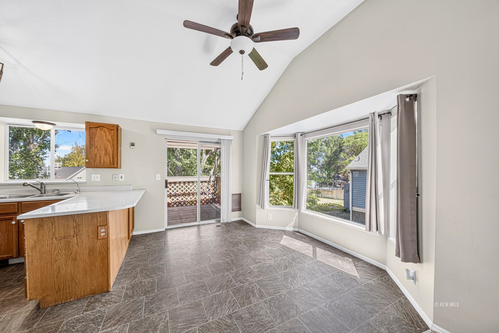 2126 Colonial Drive Property Photo 6