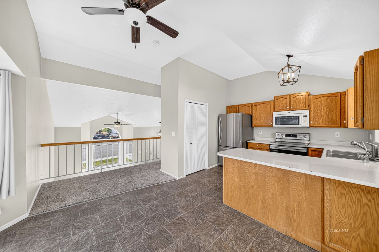 2126 Colonial Drive Property Photo 9