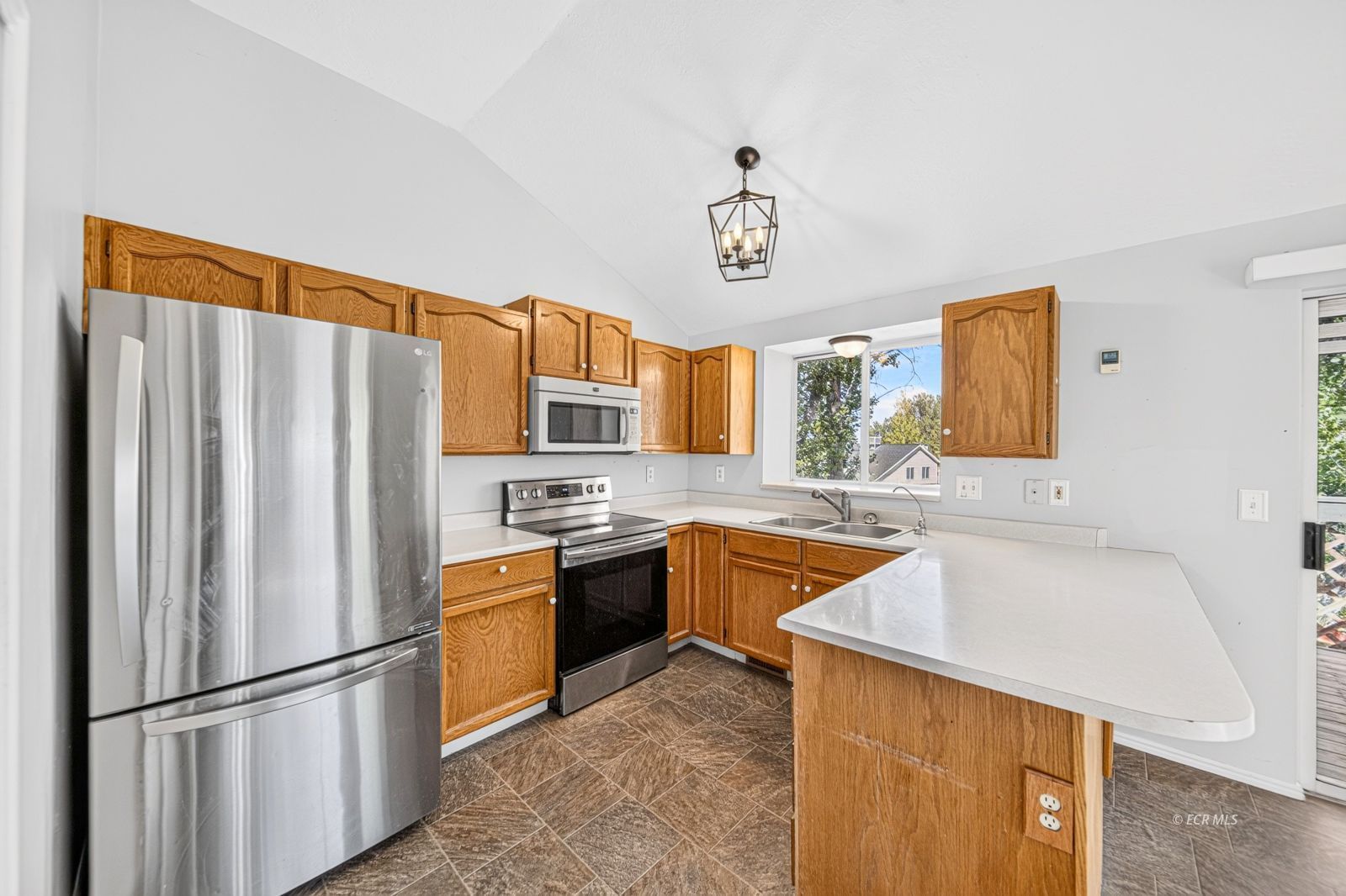 2126 Colonial Drive Property Photo 10