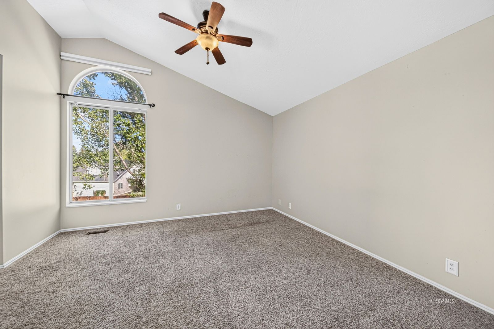 2126 Colonial Drive Property Photo 13
